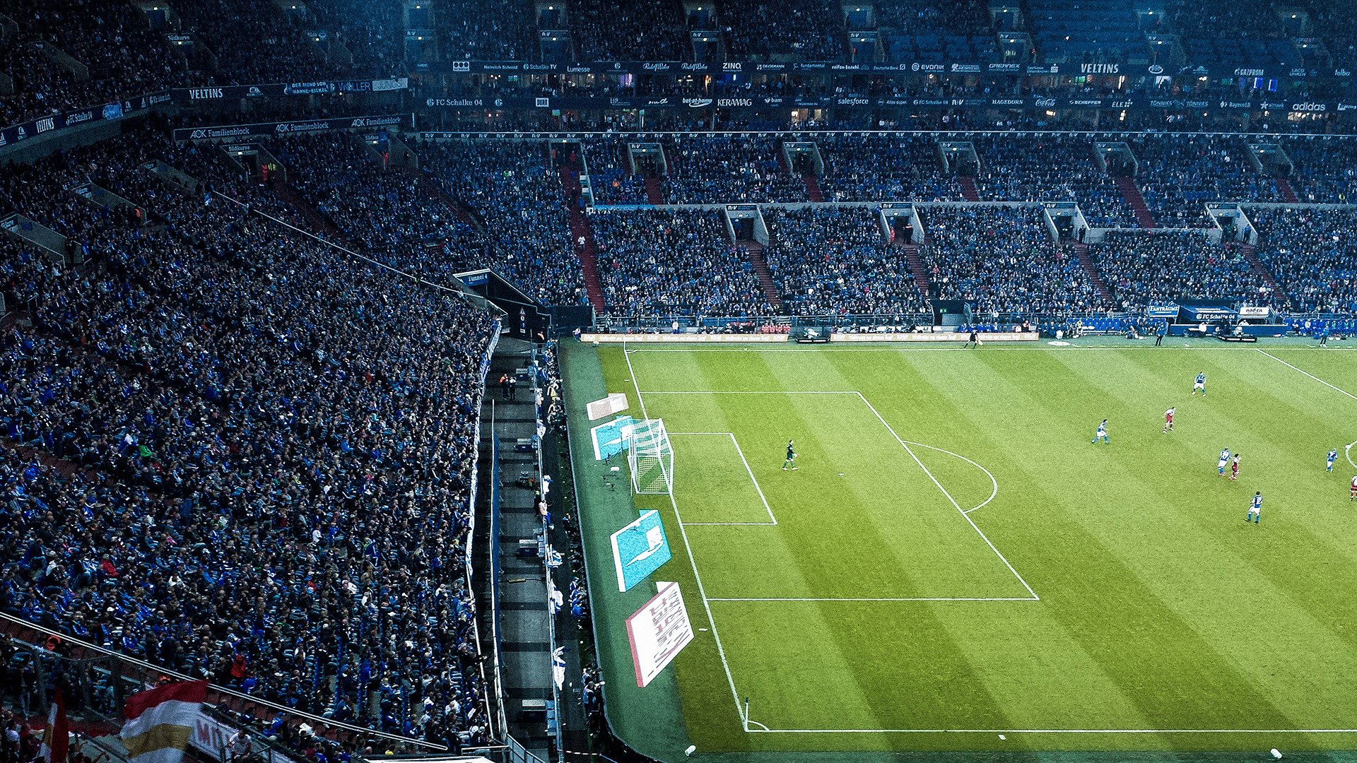 赛道上的终极对决，拉塞尔关键制胜，迈凯伦鏖战梅赛德斯